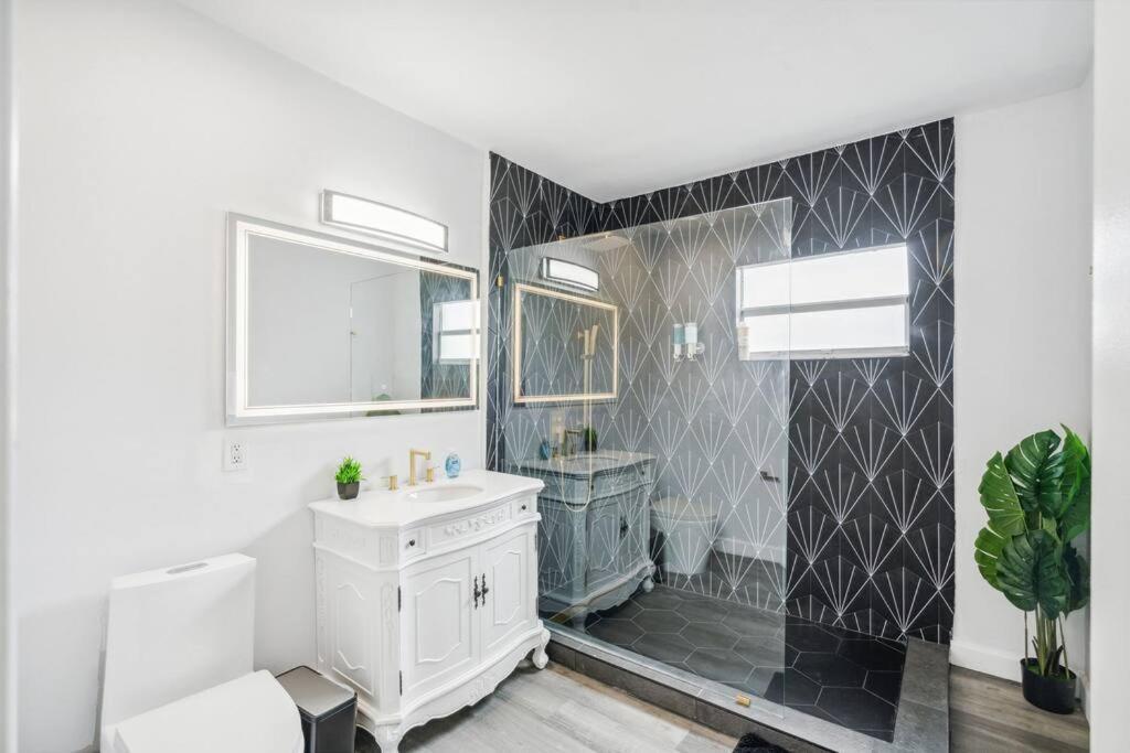New! Havana Nights Villa ! Walk To Calle Ocho! Miami Esterno foto