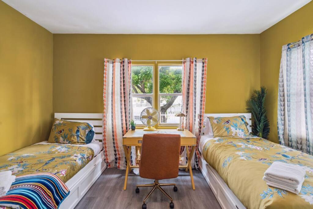 New! Havana Nights Villa ! Walk To Calle Ocho! Miami Esterno foto